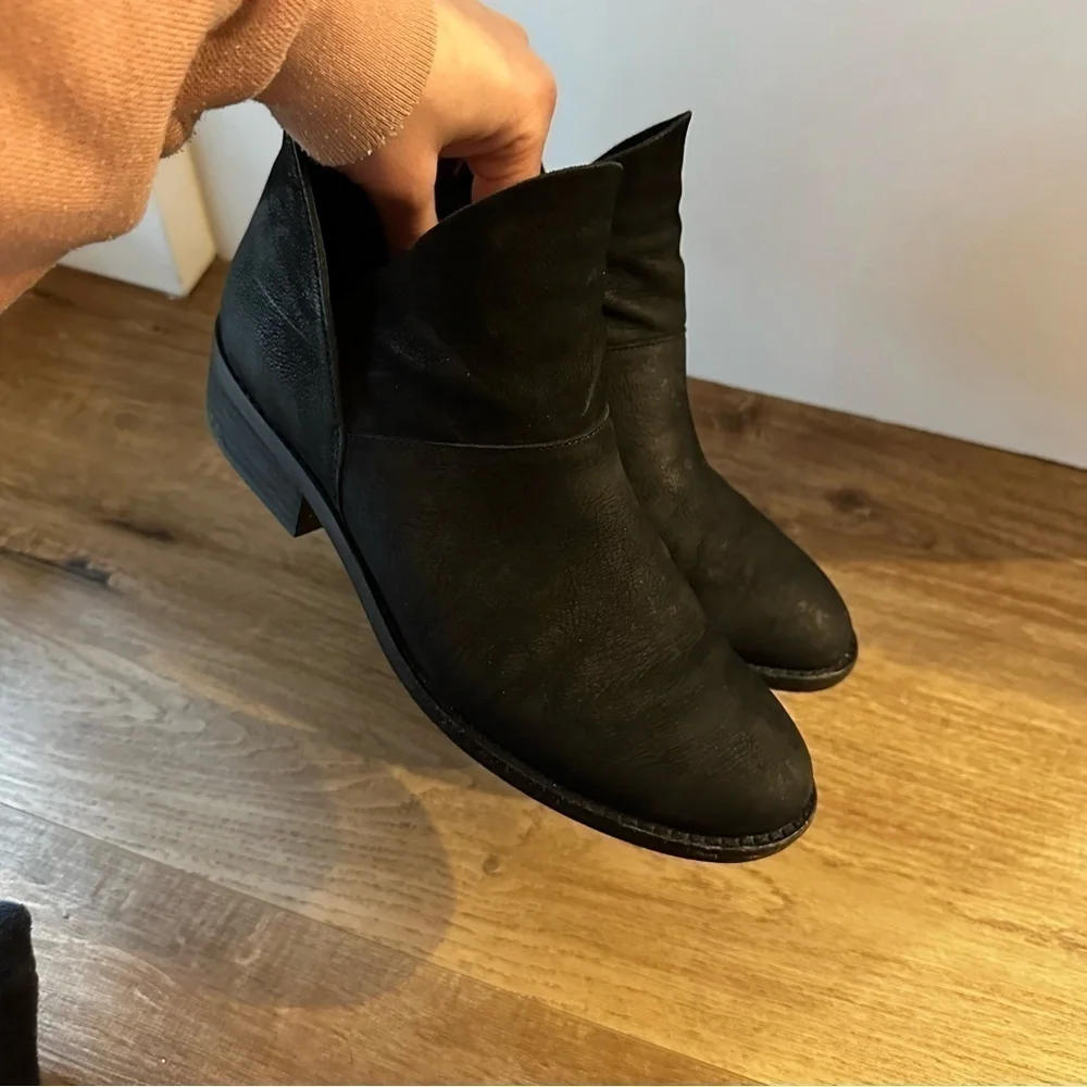Eileen Fisher Leaf Leather Boots Solid Black Size 7.5 Women’s Low Block Heel